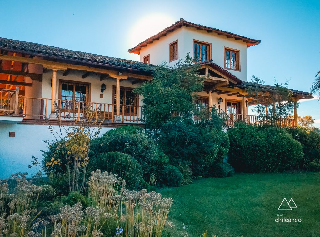 Vinícola MontGras ao fim da tarde no Valle de Colchagua