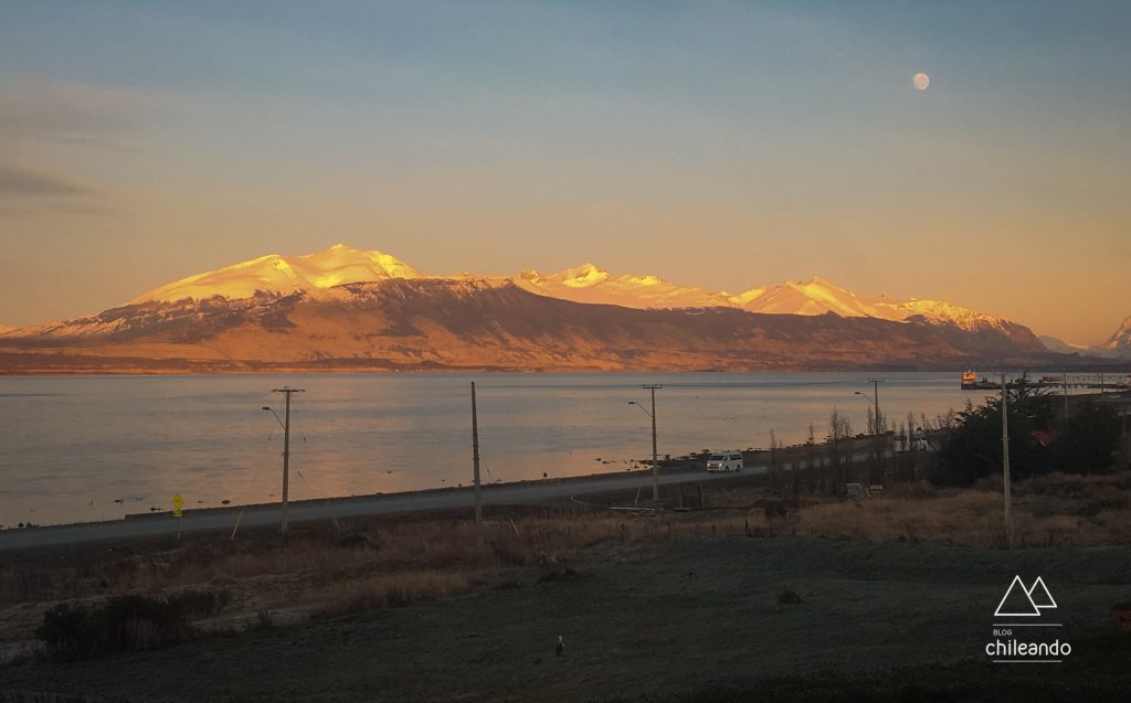 Pôr do sol visto do quarto do hotel Altiplanico Puerto Natales