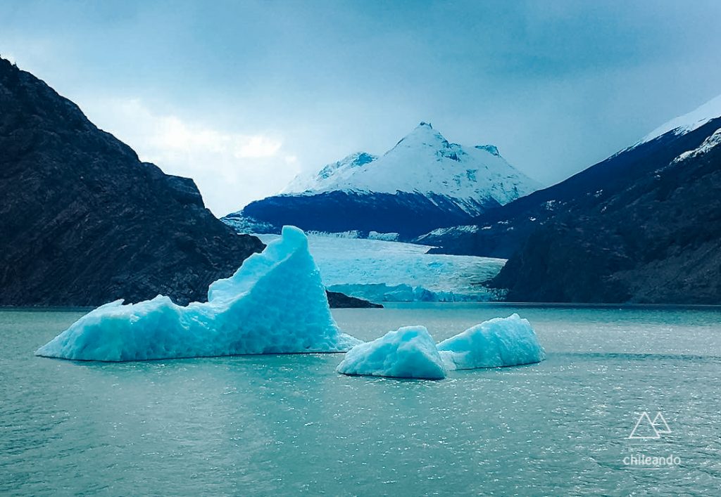 Vista durante a navegação no lago Grey