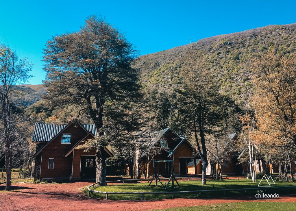 Charmosas cabanas em Chillán no verão