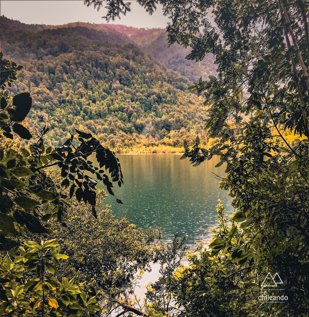 Lago Tinquilco no parque Huerquehue