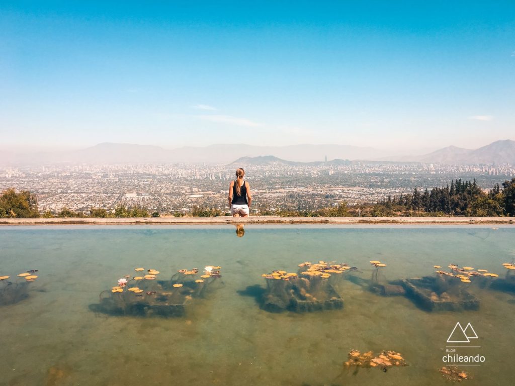 Contemplando a vista de Santiago no templo Bahai