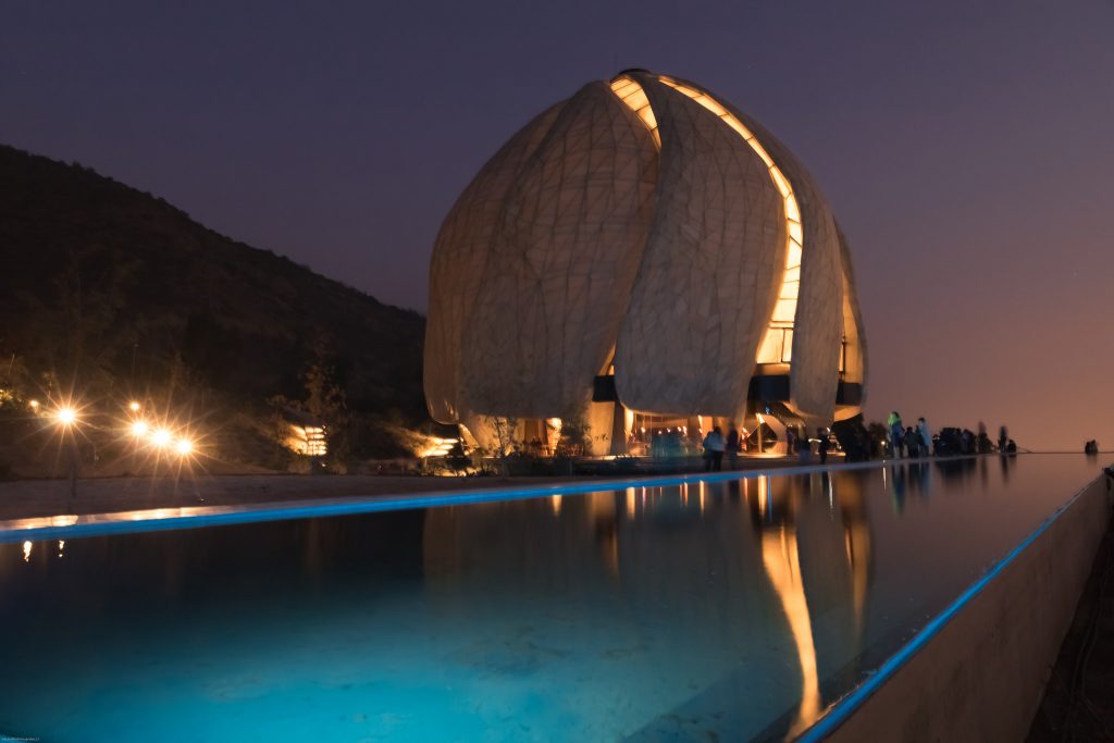 Templo Bahá’í ao entardecer Foto: Flickr de Vichocast