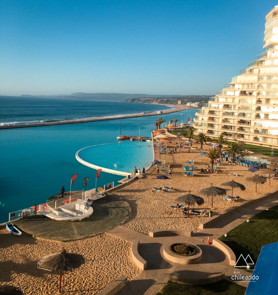 Áreas comuns vistas da sacada do apartamento