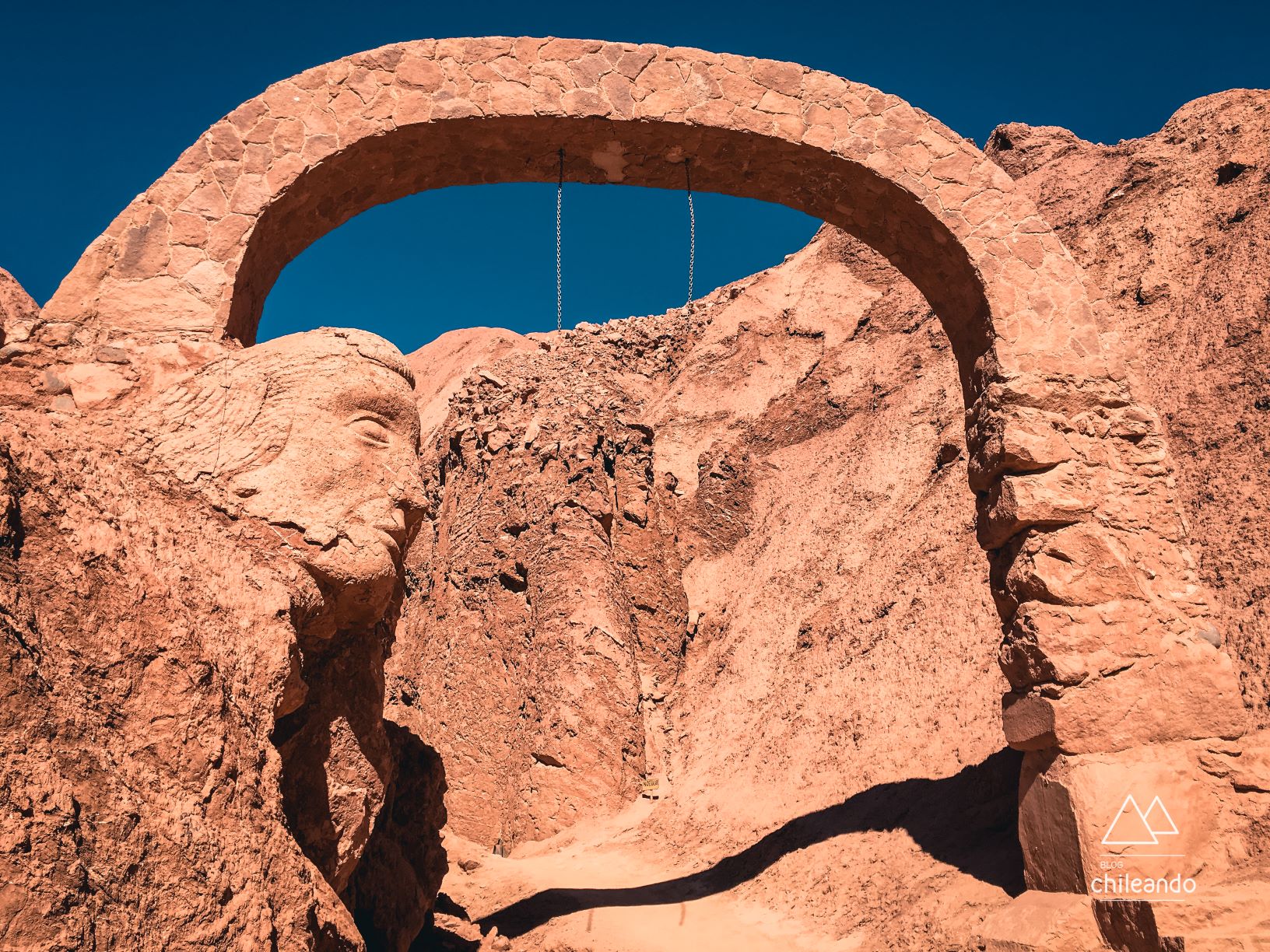 Faces gigantes de Pukará de Quitor