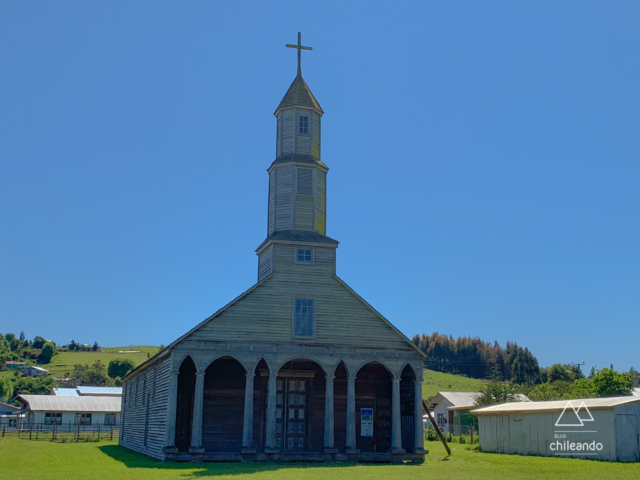 O entorno da Igreja de Adachildo (1910) é cenográfico