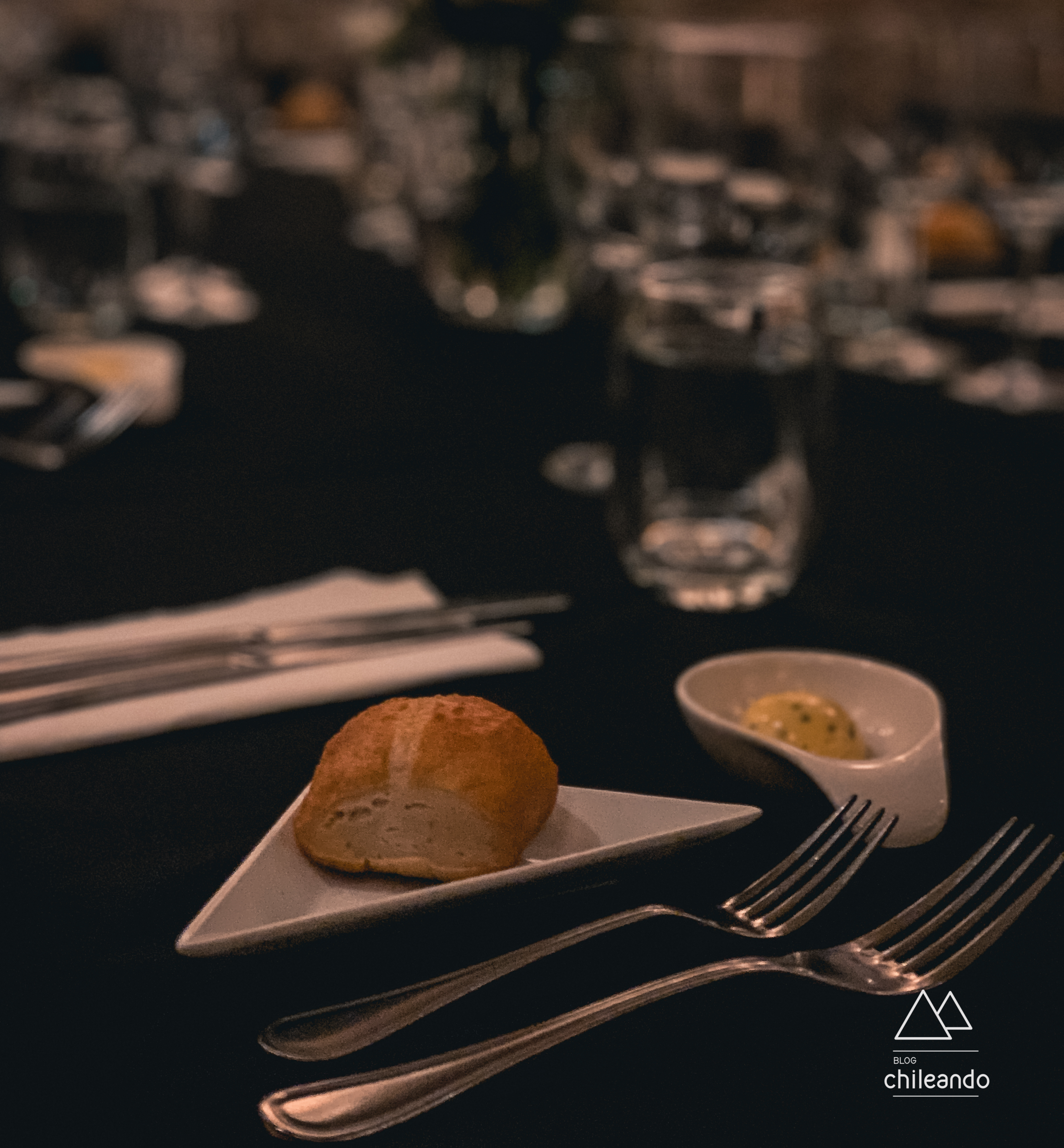 Utensílios do jantar no escuro em Santiago