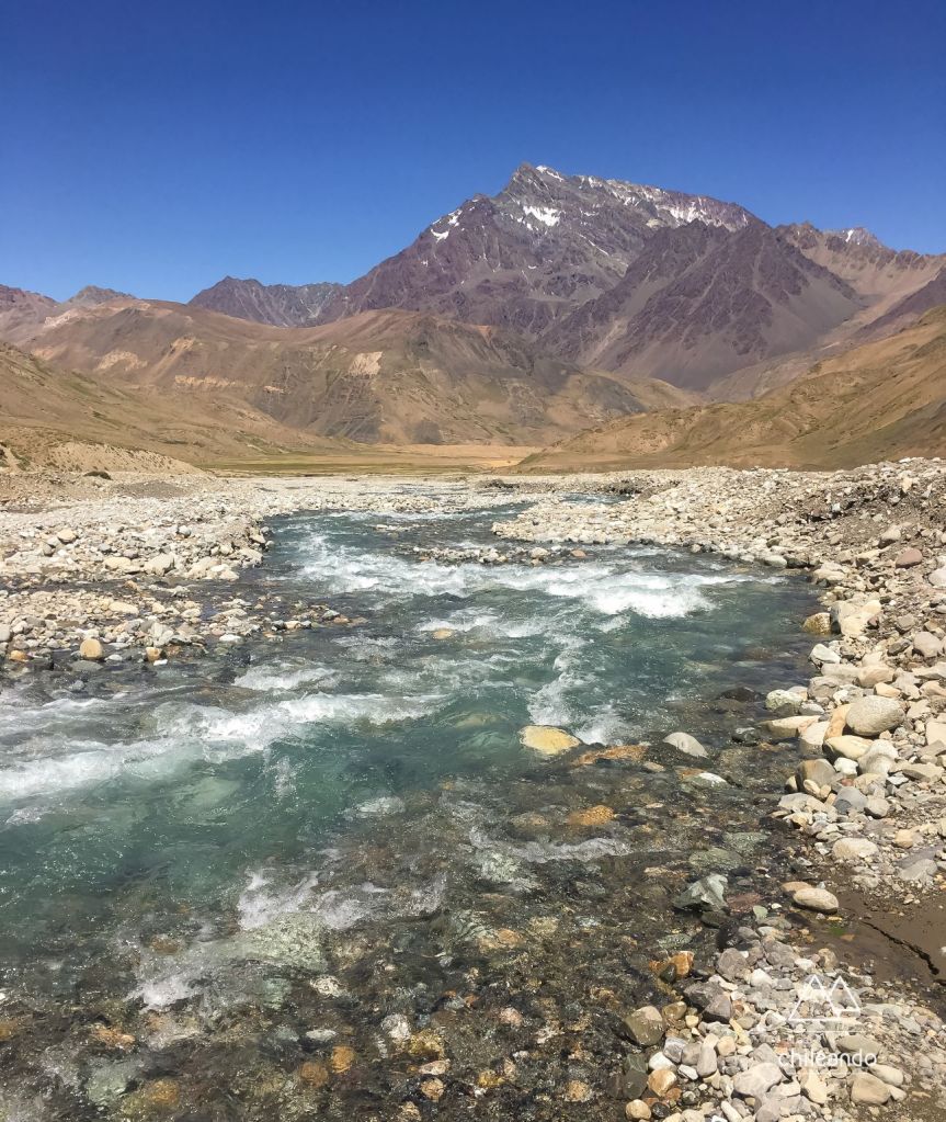 Riacho ao lado das termas