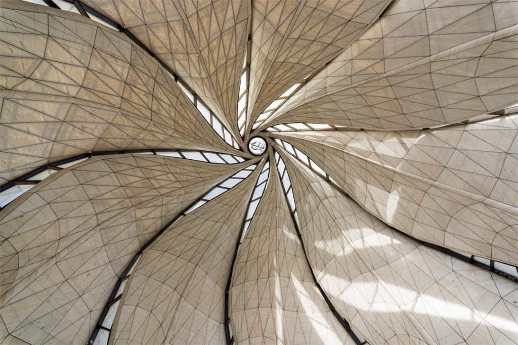 Vista do domo central do templo. Foto: http://templo.bahai.cl/