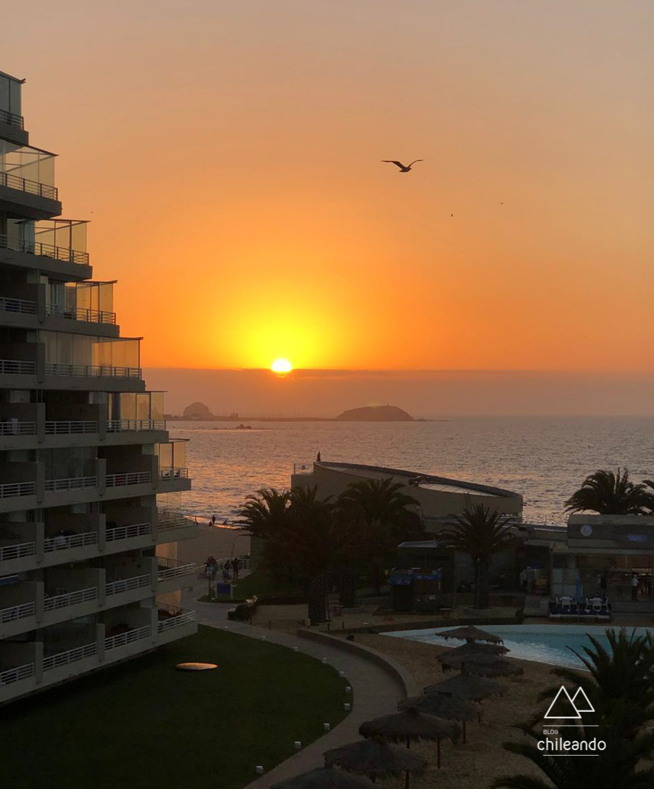 Pôr do sol na maior piscina do mundo