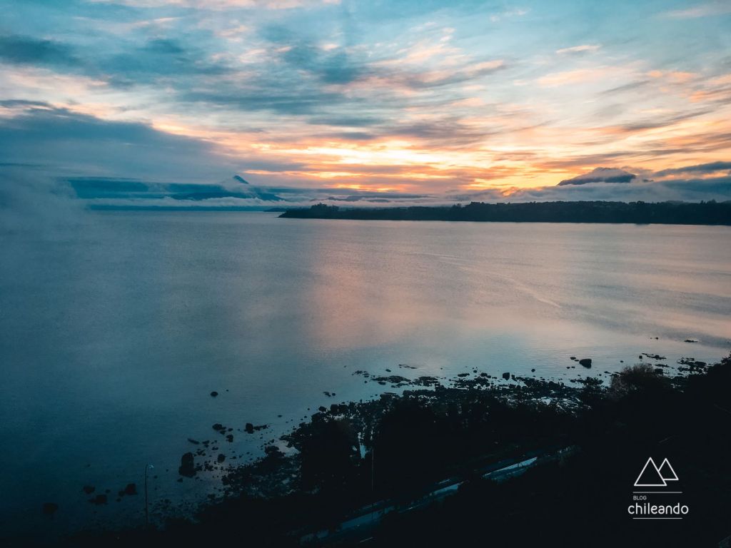 Vista do lago Llanquihue e dos vulcões em Puerto Varas