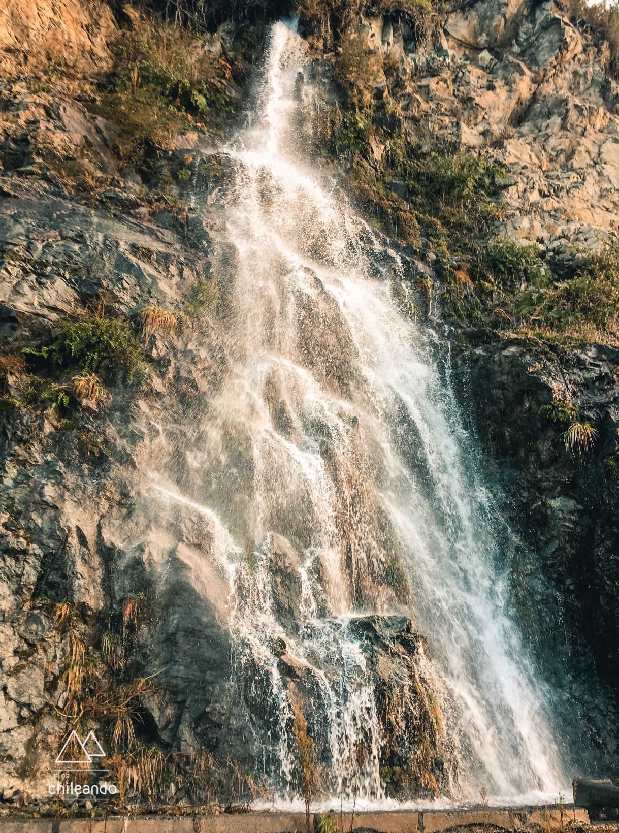 Quedas d' água na estrada