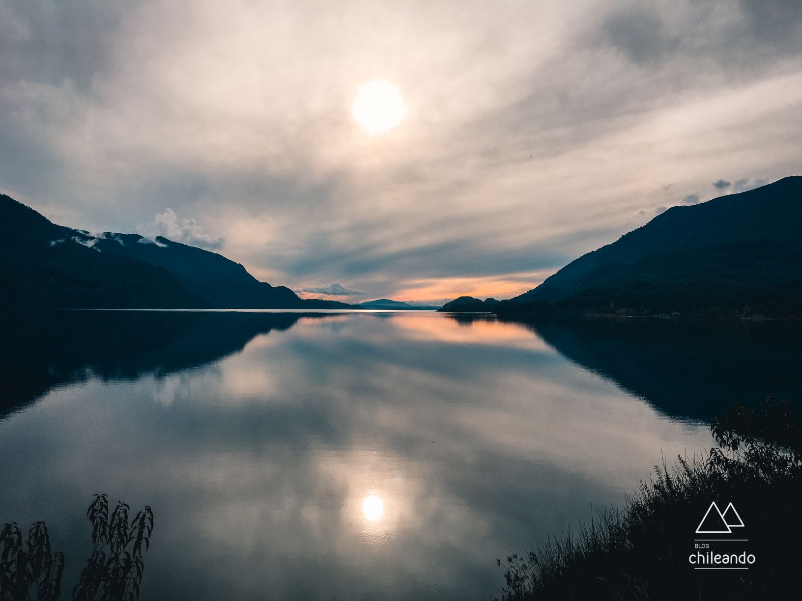 Lagos do Chile - O sol finalmente querendo sair no fim do dia...