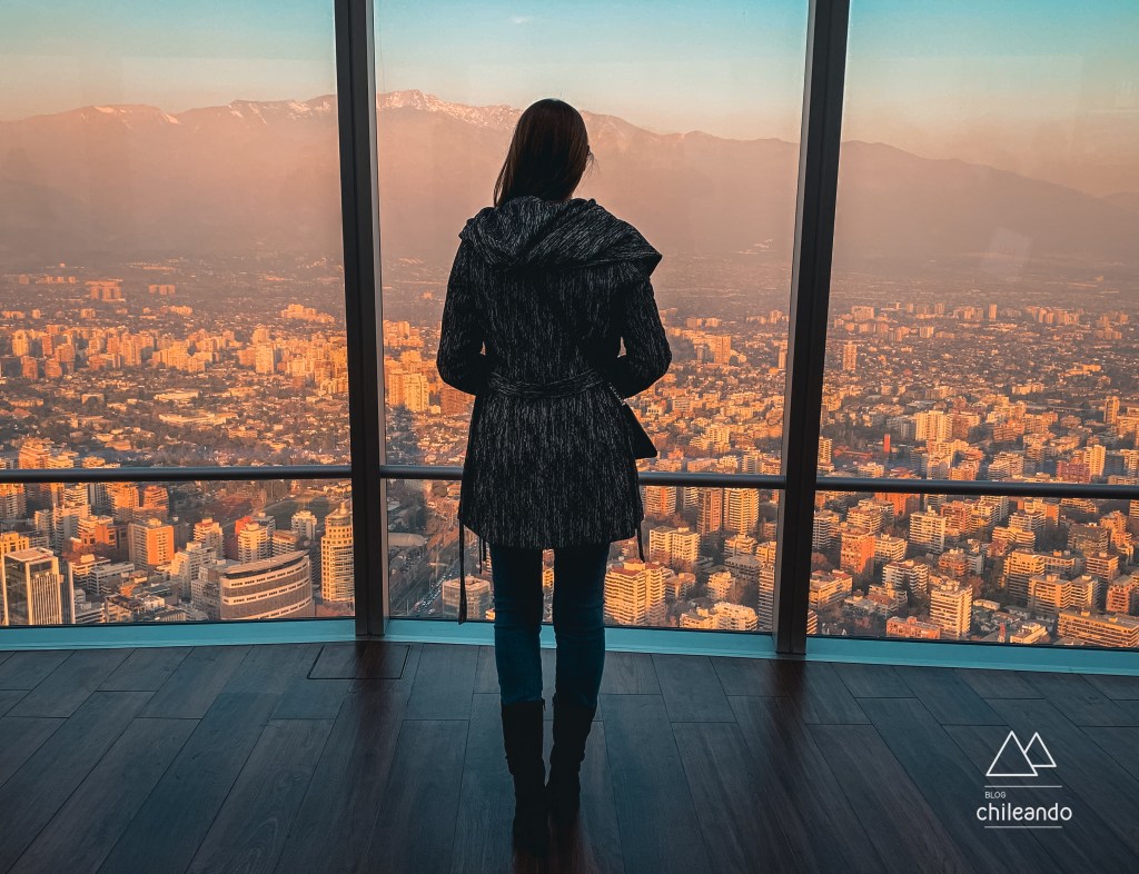 Vista de Santiago do Sky Costanera, o mirante mais alto da América Latina