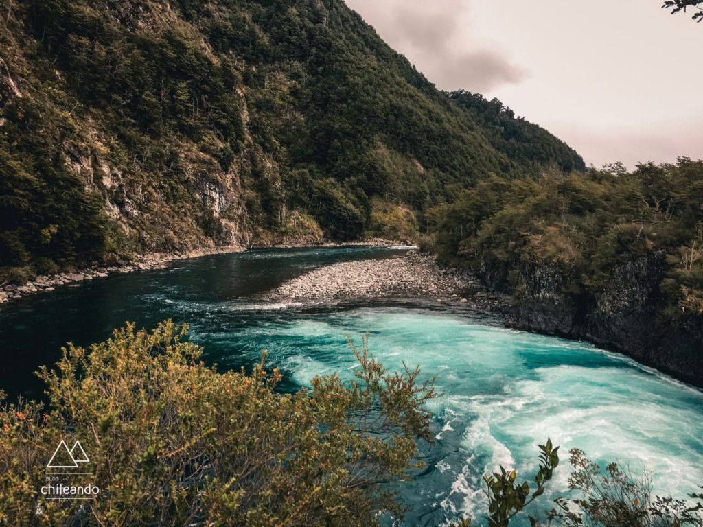 O azul impressionante do rio Petrohué