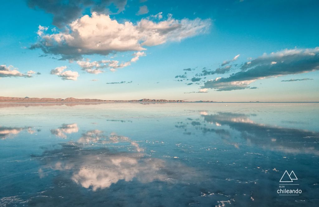 Curtindo paisagens incríveis do salar de Uyuni antes do pôr do sol