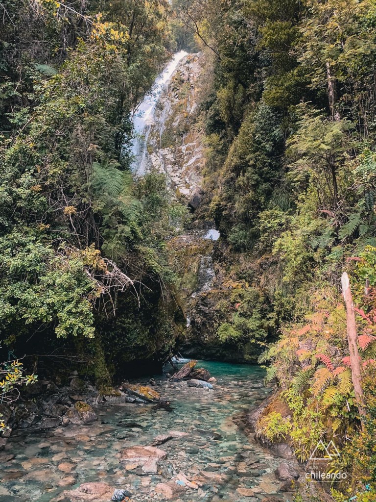 Cachoeira no caminho para Cochamó