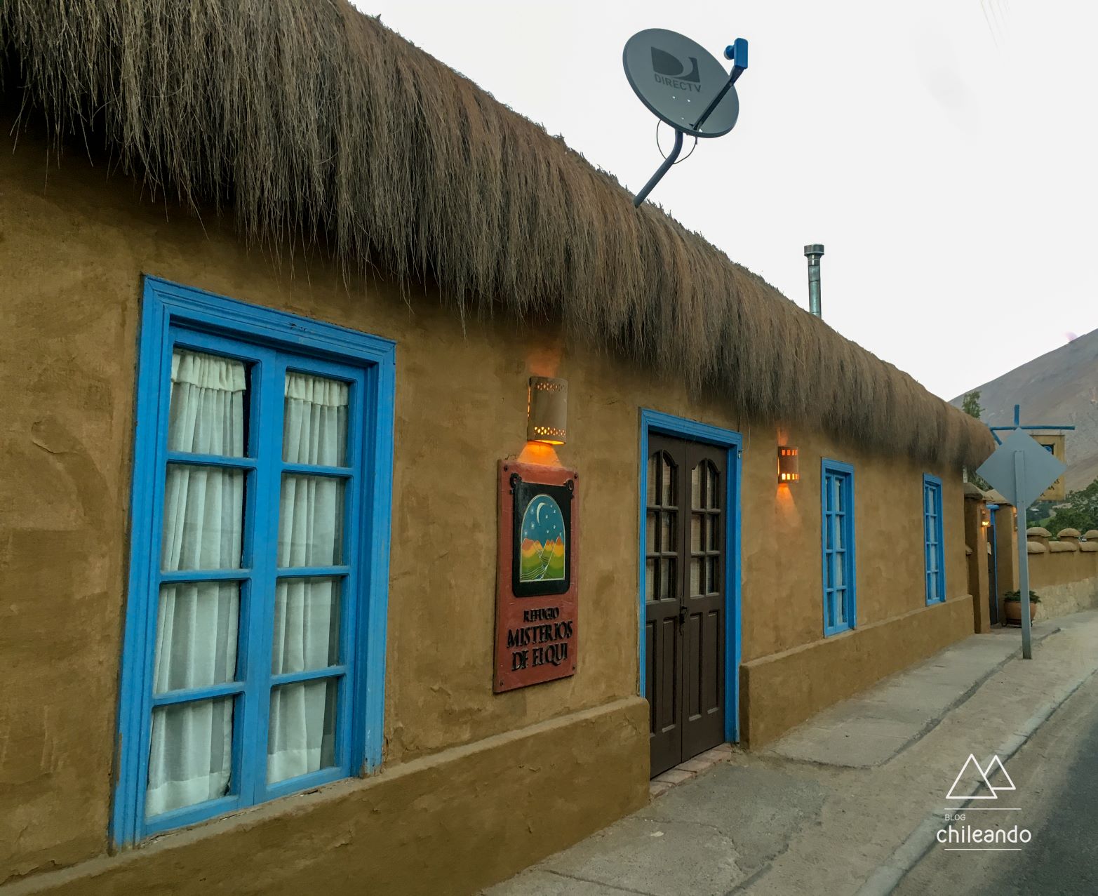 Fachada Refúgio Mistérios de Elqui
