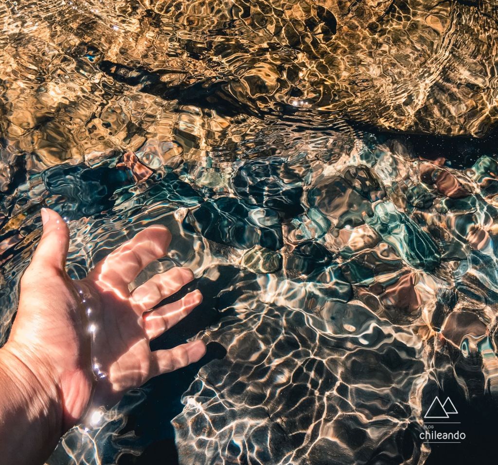 O Rio Claro atravessa todo o Parque Siete Tazas