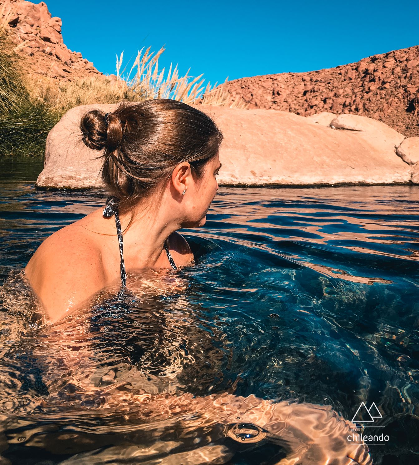 Relaxando nas águas quentinhas das termas de Puritama