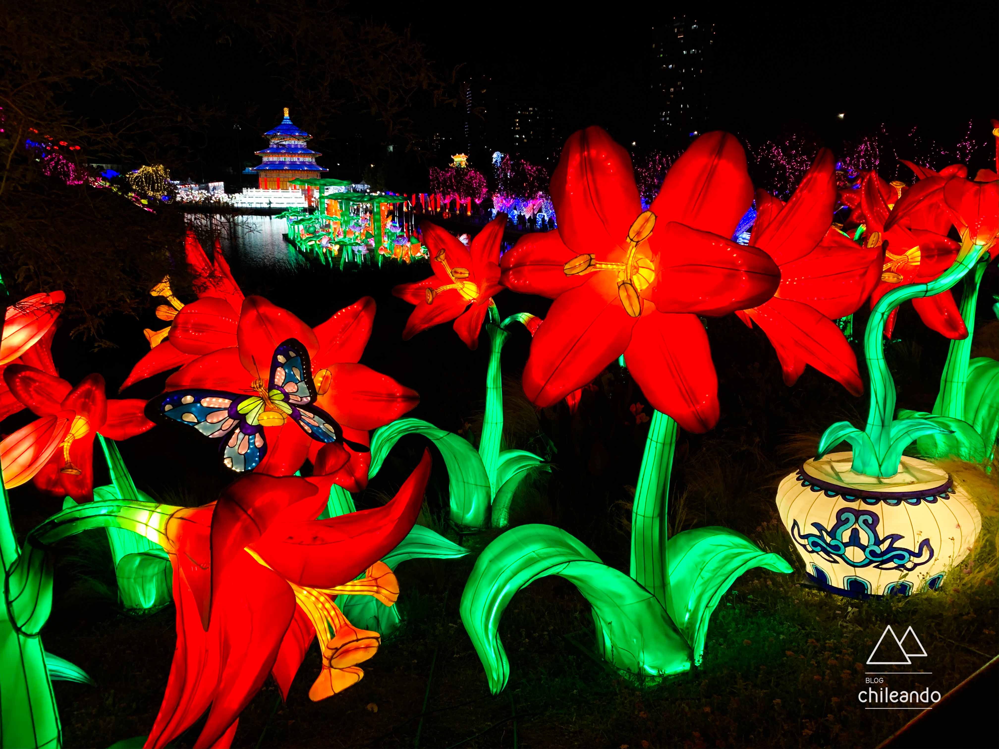 Cores e luzes encantam ao público no Parque de la Familia